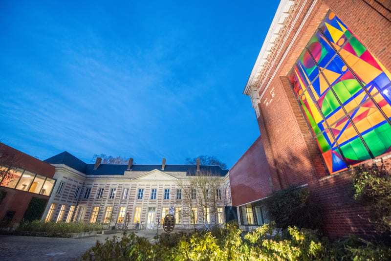 The outside view of Palais Fénelon, stainglass from Herbin